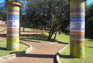 Moradores pedem que Praça dos Mosaicos continue pública 