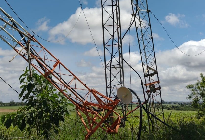 Temporal derruba torre da CBN Cascavel; a emissora segue com a programação nas plataformas online