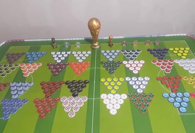 Copa do Mundo inspira campeonato de futebol de botão em Curitiba