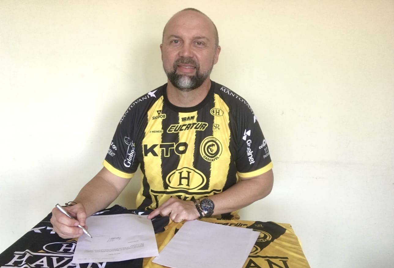 Ademir Fesan é o novo  treinador do FC Cascavel