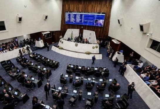 Votação de projeto que proíbe passaporte da vacina no Paraná trava mais uma vez na Assembleia
